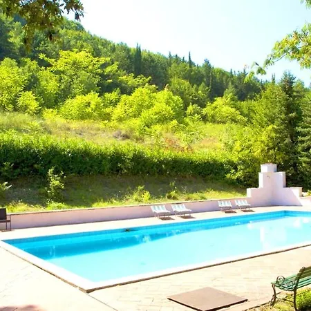 Apartment Comfortable In 35 M² With Shared Pool Fabriano