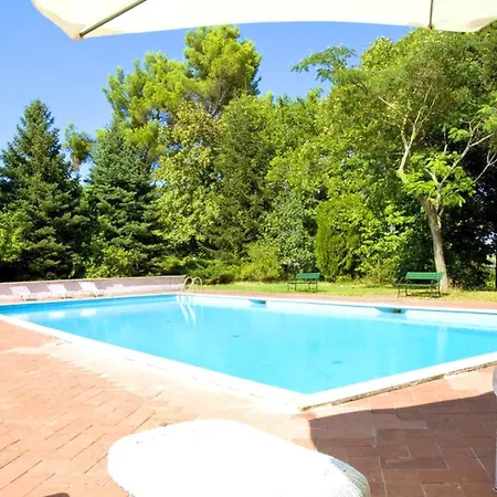 Comfortable In Fabriano, 35 M² With Shared Pool 아파트 파브리아노