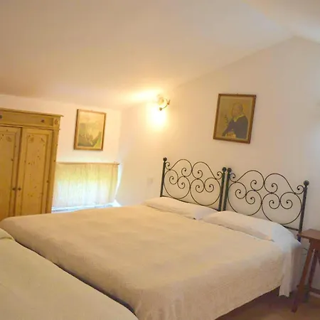Comfortable In Fabriano, 35 M² With Shared Pool アパート ファブリアーノ