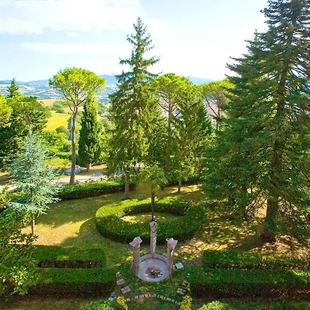 Comfortable In Fabriano, 35 M² With Shared Pool アパート *