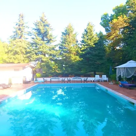 アパート Comfortable In Fabriano, 35 M² With Shared Pool ファブリアーノ