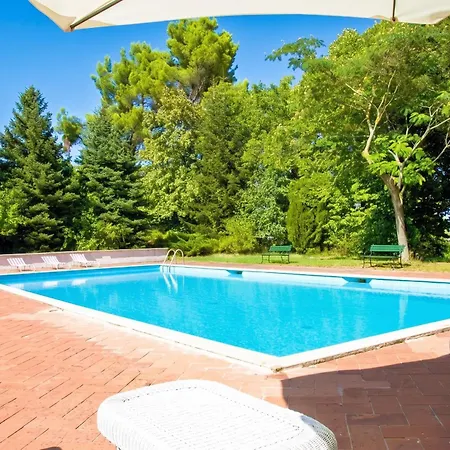 アパート Comfortable In Fabriano, 35 M² With Shared Pool