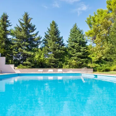 Comfortable In Fabriano, 35 M² With Shared Pool 公寓