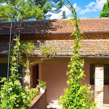 アパート Comfortable In Fabriano, 35 M² With Shared Pool *