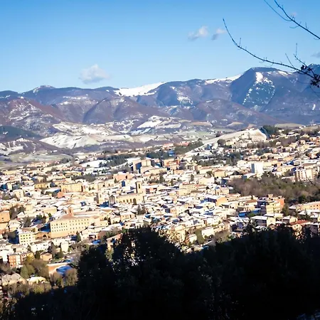 Comfortable In Fabriano, 35 M² With Shared Pool *
