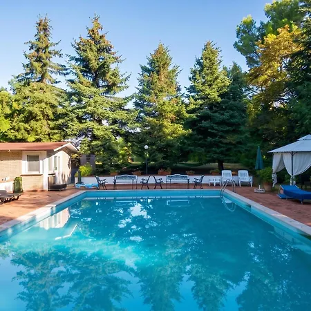 公寓 Comfortable In Fabriano, 35 M² With Shared Pool